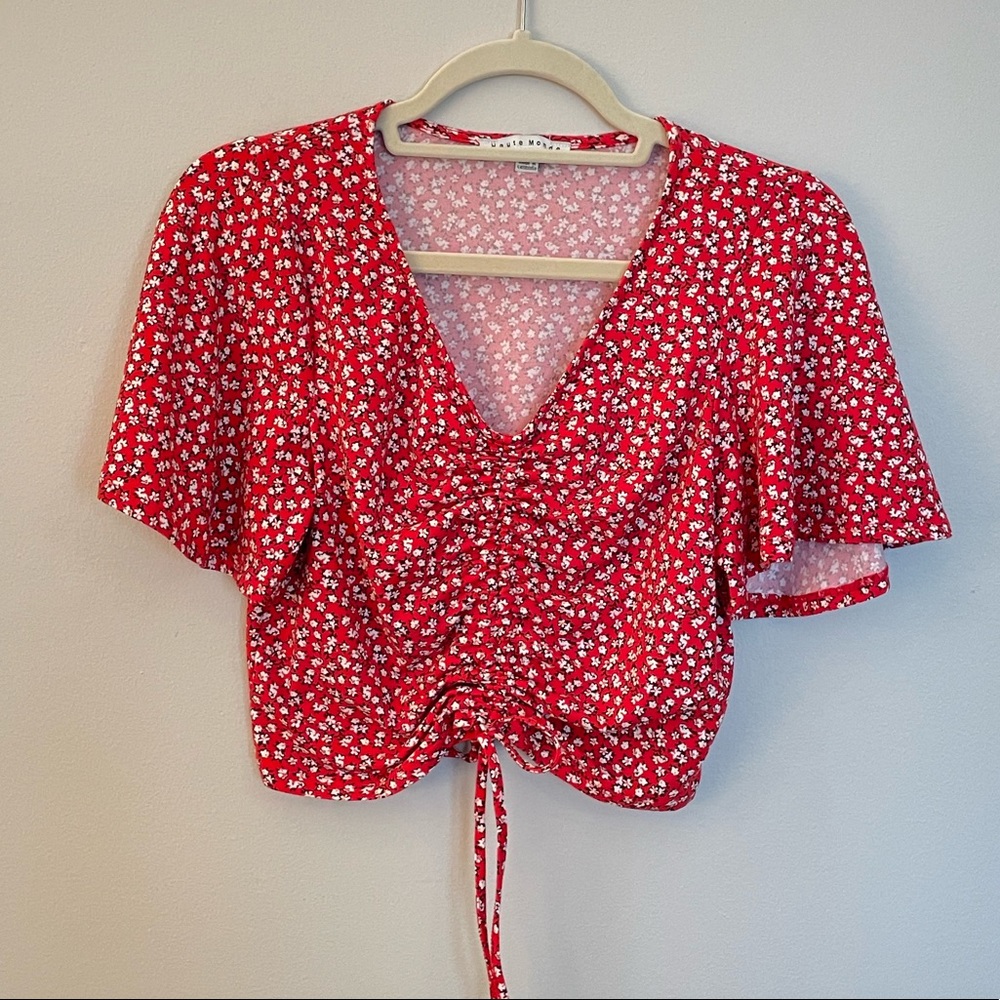 Red floral adjustable cinched crop shot sleeve shirt